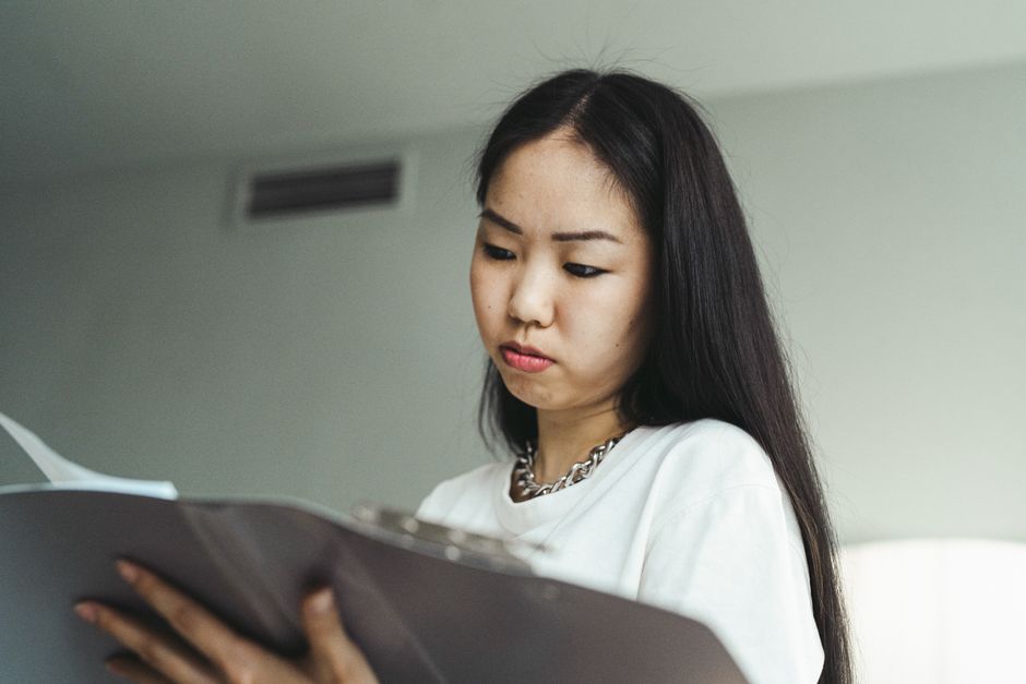 婚姻関係破綻の主張に悩む女性