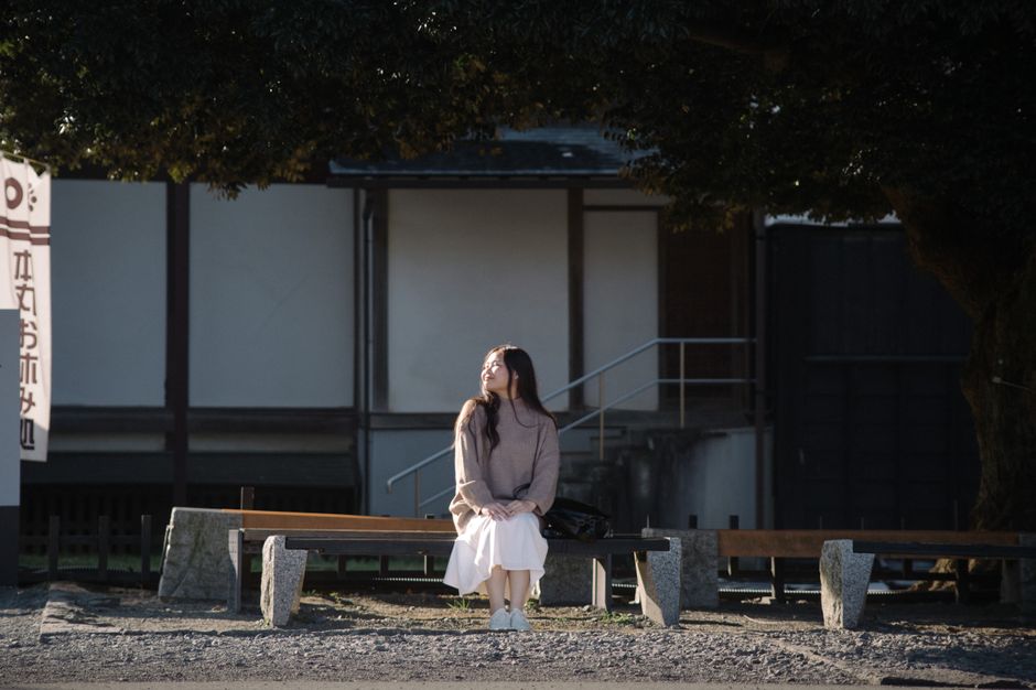夫婦カウンセリングと離婚カウンセラーの違いを考える女性